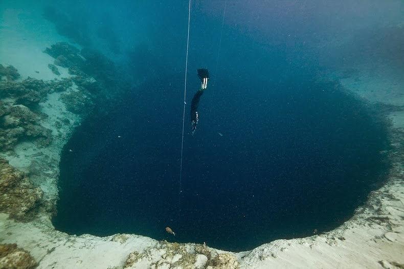 Dean's Blue Hole: Keşfedilmemiş Suların Gizemi