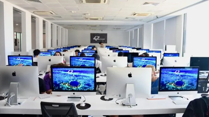 42-yazilim-okullari-gelecegin-yazilimcilarini-yetistiriyor-CBkUXQmK.jpg