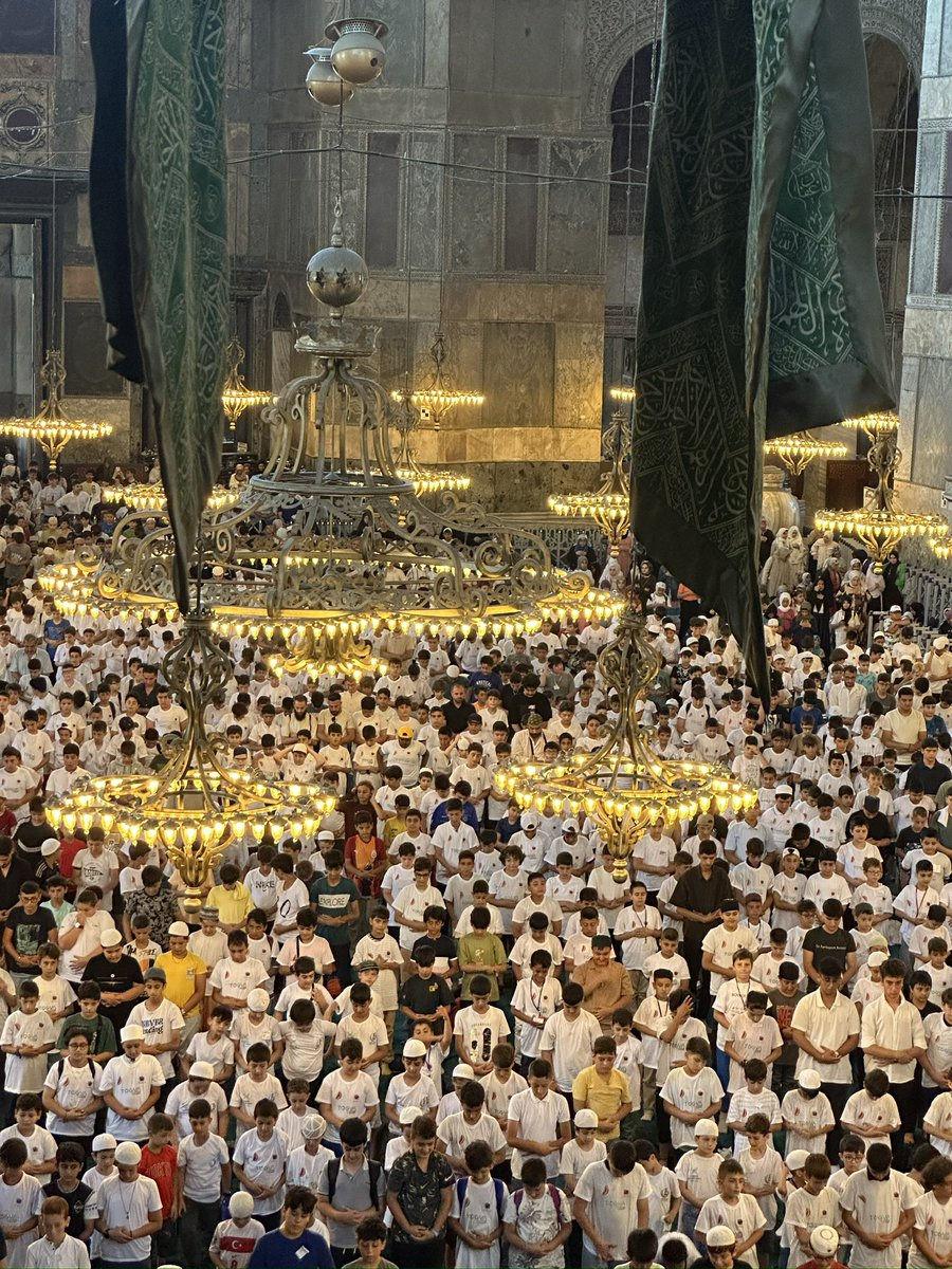 İstanbul'da Ayasofya'da Öğrenci Buluşması ve Yaz Okulu Etkinliği