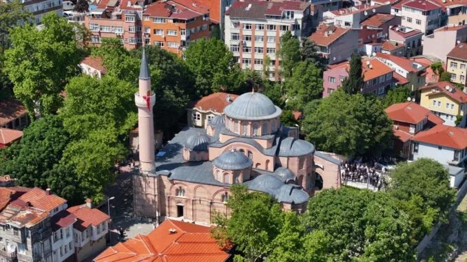 kariye-camiinde-ibadet-ve-ziyaretler-HLBbJdeM.jpg