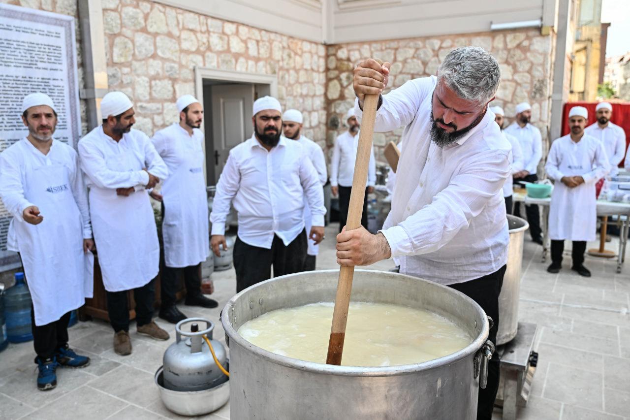 Kasımpaşa Mevlevihanesi'nde Tarihi Aşure Merasimi