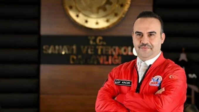 bakan-kacir-bilisim-vadisi-izmir-etkinliginde-genclerle-bulustu-JDWmROry.jpg
