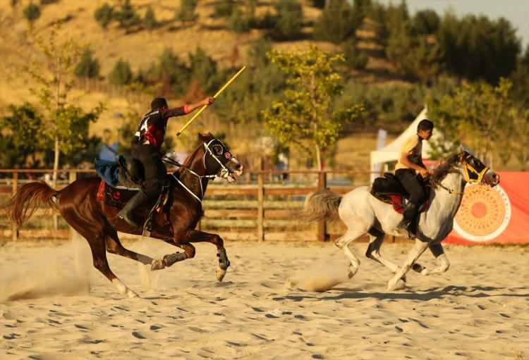 Ahlat'taki Etkinlikler, Şanlı Malazgirt Zaferi'nin Coşkusunu Yaşatıyor