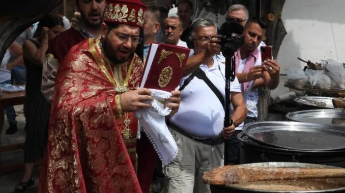 vakifli-ermeni-kilisesinde-meryem-ana-yortusu-coskuyla-kutlandi-CxOYM6sC.jpg