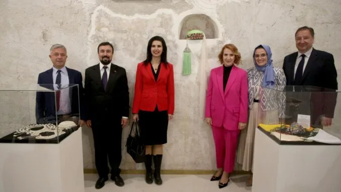 hirvatistanda-turk-kulturu-ve-danteli-festivali-KcFrfHeI.jpg