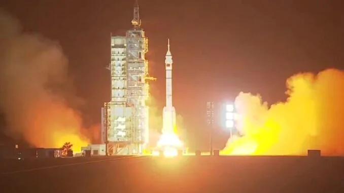 shenzhou-19-gorevi-basariyla-firlatildi-UVlMEckt.jpg