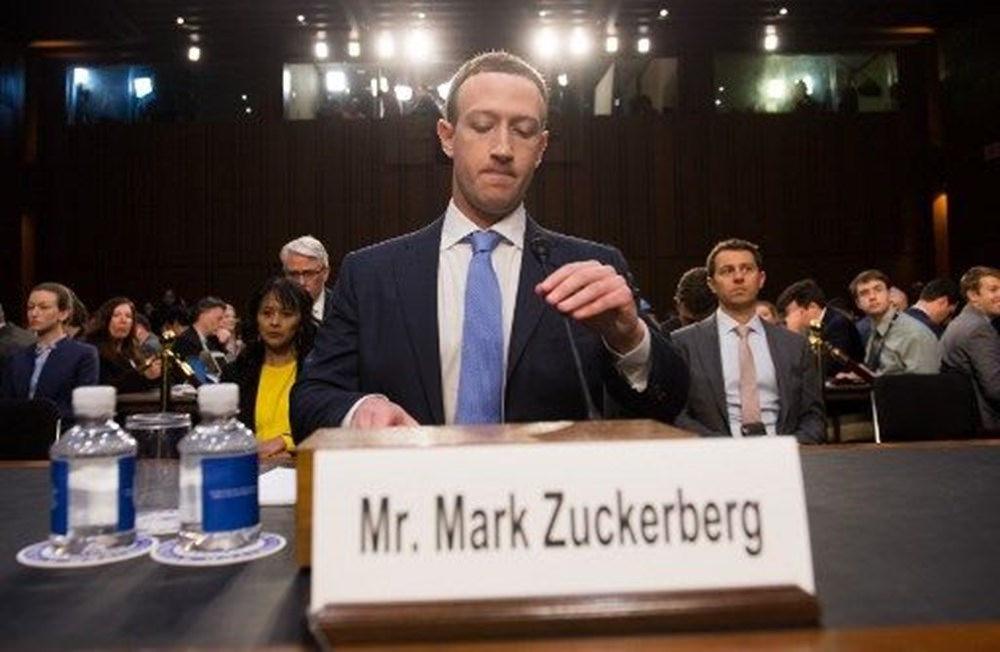 Mark Zuckerberg'ten İlk Mesaj