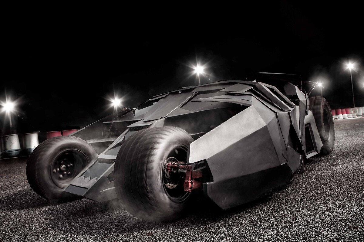 Warner Bros'dan Efsanevi Batmobile Replikaları