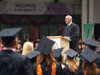 Medipol Mezuniyetinde İlber Ortaylı'nın Sözleri Damga Vurdu - KamuHaber