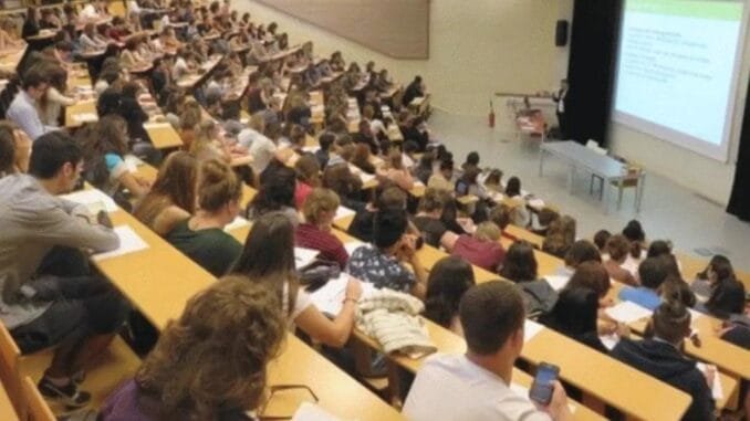 Üniversite Eğitimi 3 Yıla İniyor - KamuHaber